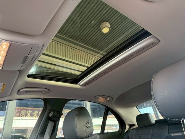 Mercedes-Benz/賓士 E-CLASS  第6張相片