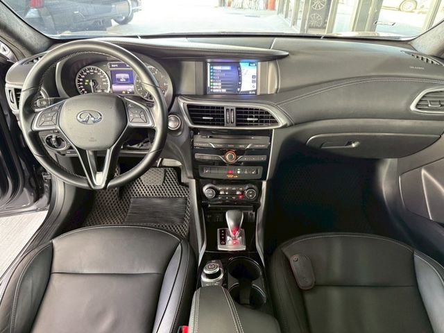 Infiniti Q30  第4張相片
