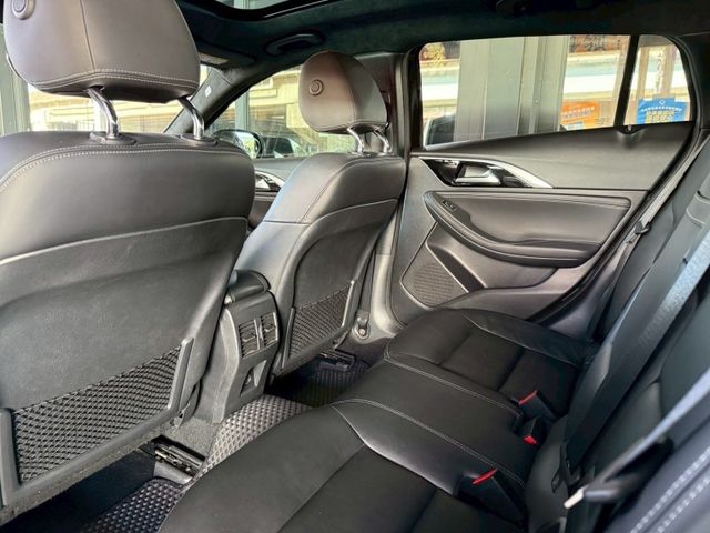 Infiniti Q30  第9張相片