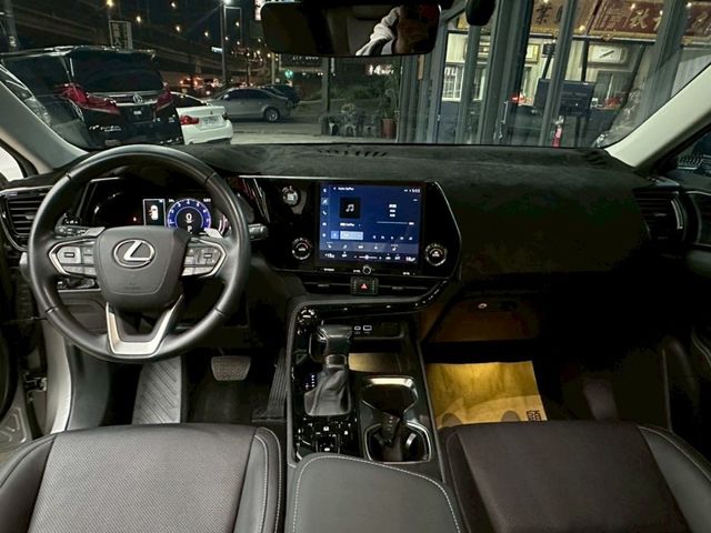Lexus NX  第5張相片