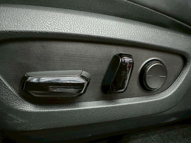 Lexus NX  第7張相片