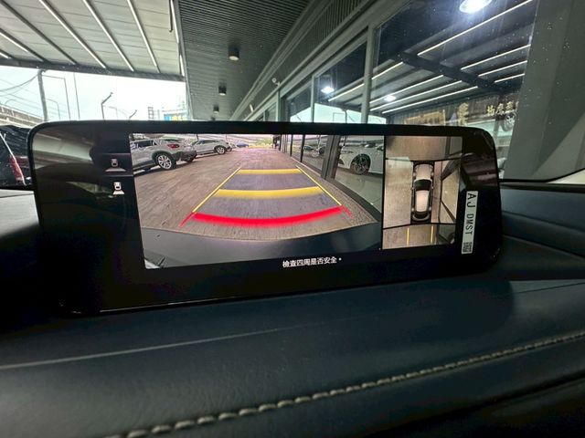 Mazda CX-30  第9張相片