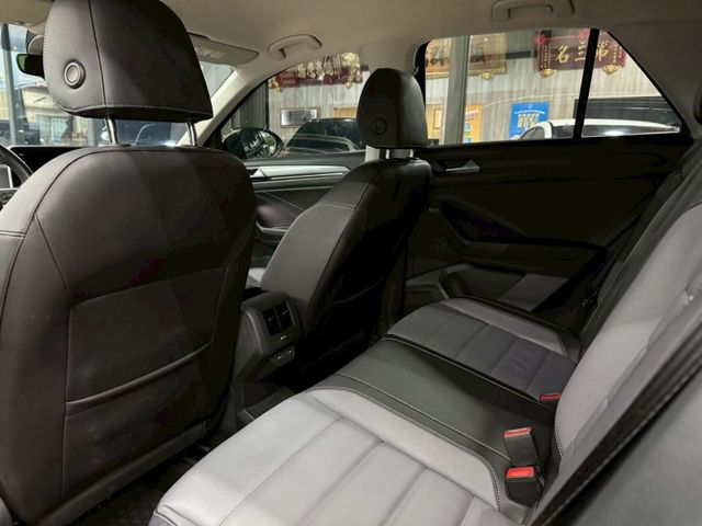 Volkswagen 福斯 T-Roc  第9張相片