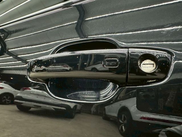 Audi A8  第7張相片