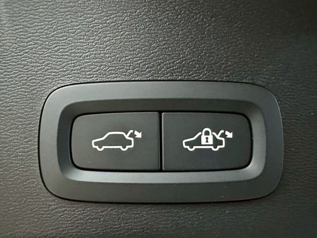 Volvo XC40  第3張相片