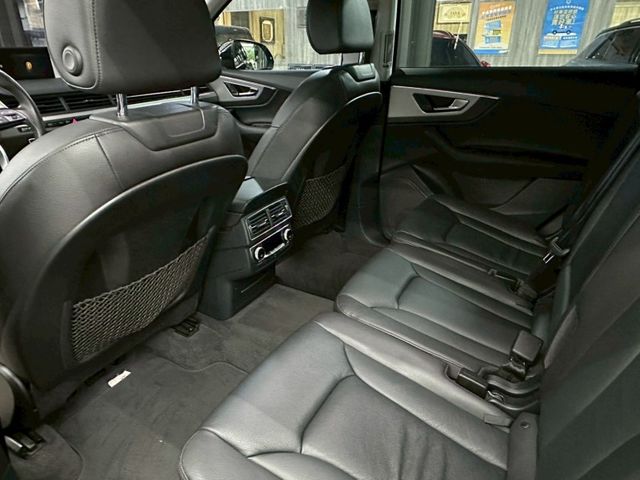 Audi Q7  第14張相片