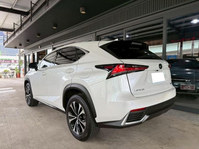 Lexus NX  第5張相片