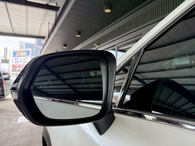 Lexus NX  第6張相片