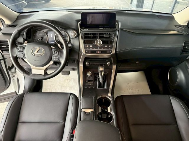 Lexus NX  第8張相片