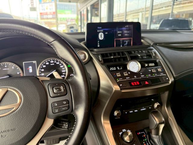 Lexus NX  第10張相片