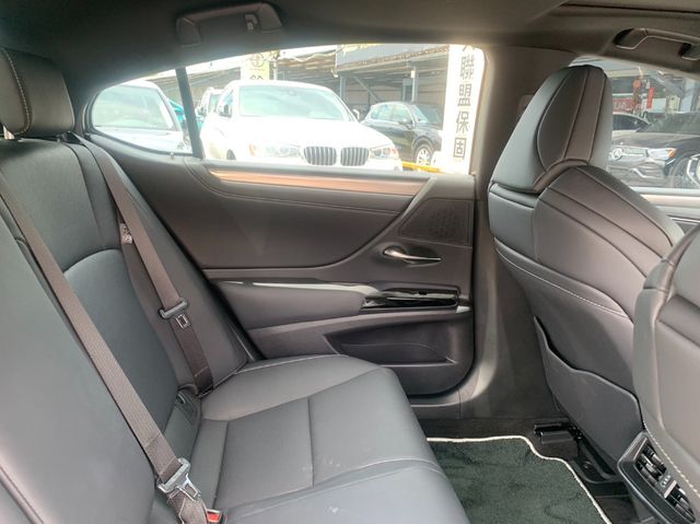 LEXUS凌志 ES250  第6張相片