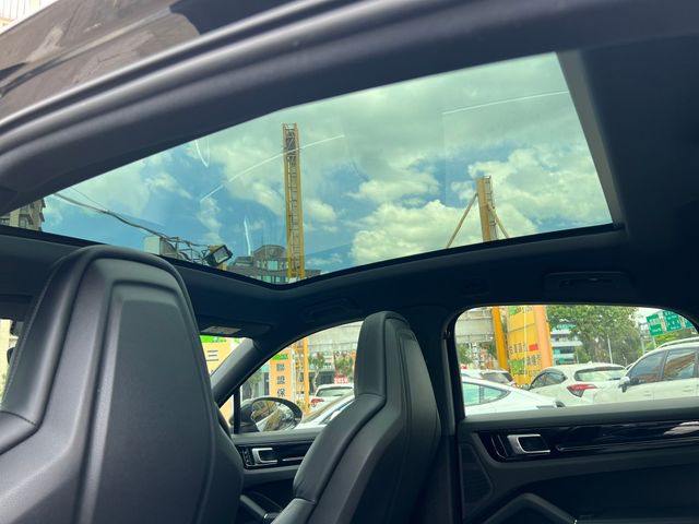 PORSCHE保時捷 CAYENNE  第13張相片