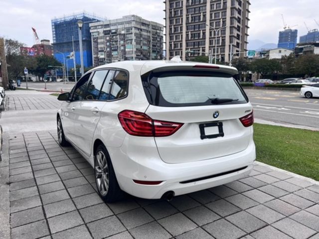 BMW寶馬 218D  第8張相片