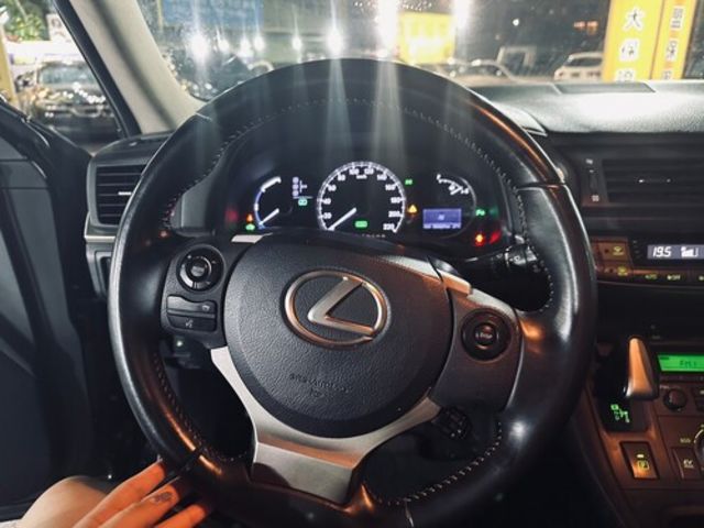 LEXUS凌志 CT200H  第7張相片