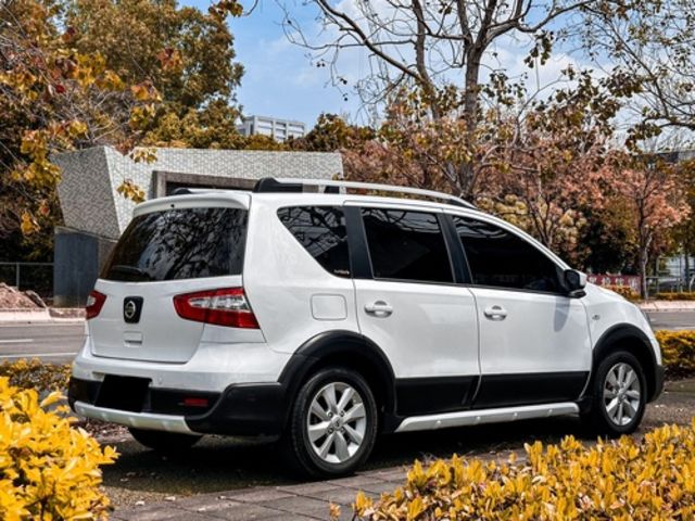 NISSAN日產 LIVINA  第4張相片