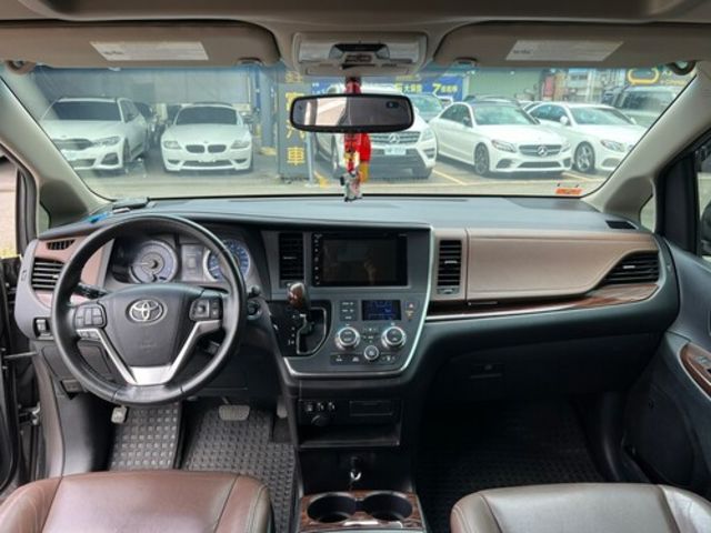 TOYOTA豐田 SIENNA  第13張相片