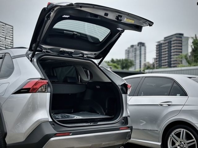 TOYOTA豐田 RAV4  第7張相片
