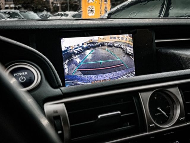 LEXUS凌志 IS 300H  第7張相片