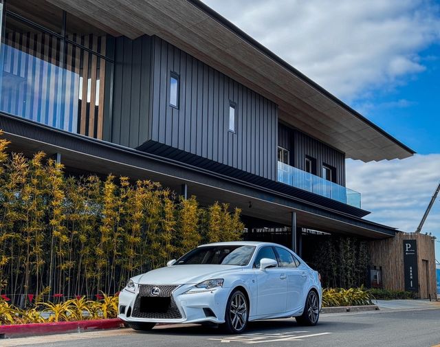 LEXUS凌志 IS 300H  第1張相片