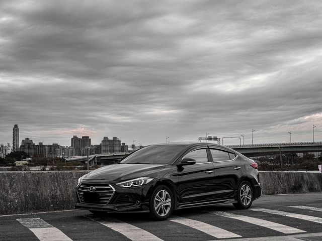 HYUNDAI現代 ELANTRA  第1張相片