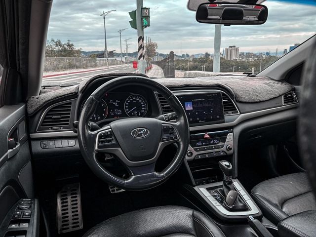 HYUNDAI現代 ELANTRA  第5張相片