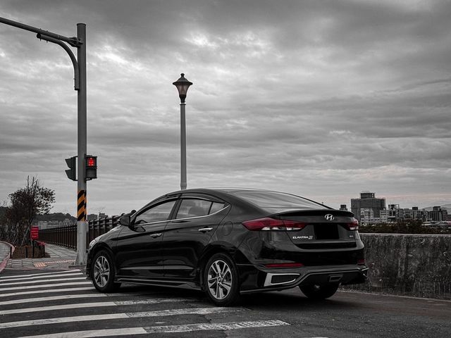 HYUNDAI現代 ELANTRA  第8張相片