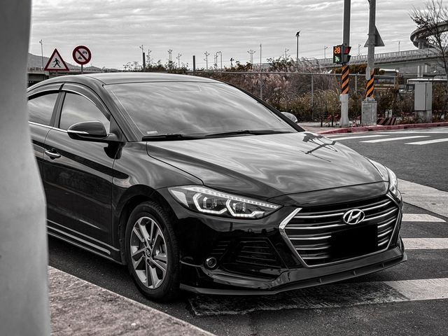 HYUNDAI現代 ELANTRA  第9張相片