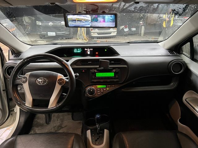 TOYOTA豐田 PRIUS C  第6張相片