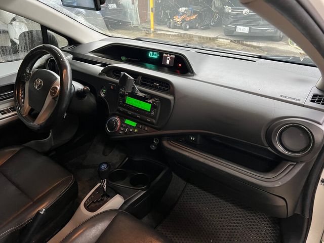 TOYOTA豐田 PRIUS C  第13張相片