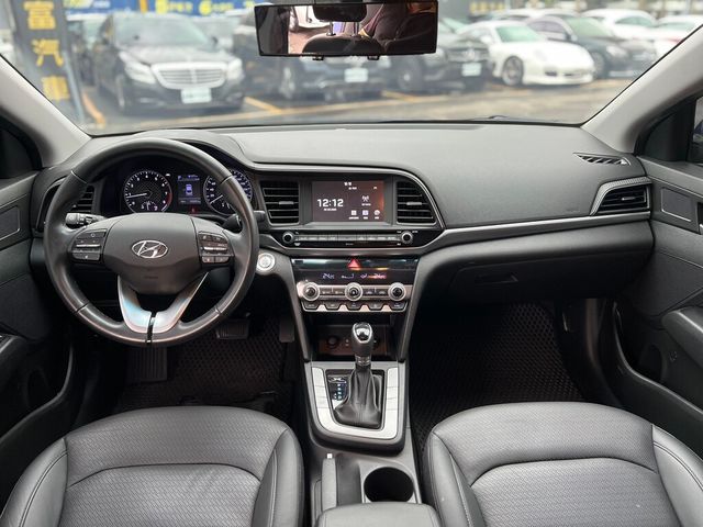 HYUNDAI現代 ELANTRA  第21張相片