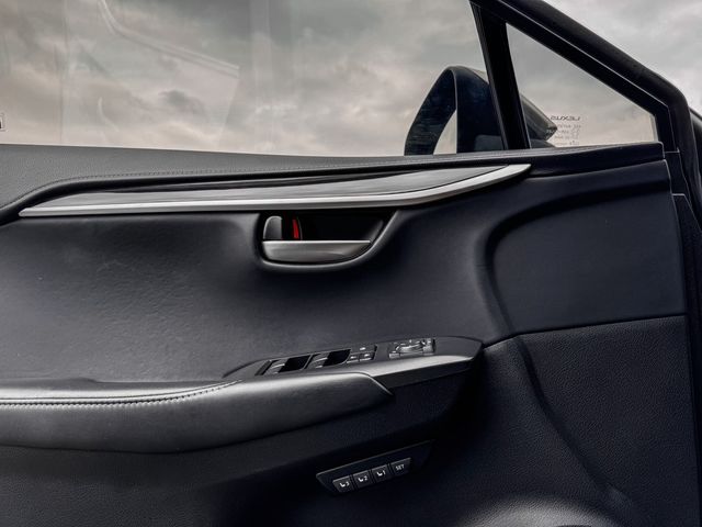 LEXUS凌志 NX300H  第13張相片