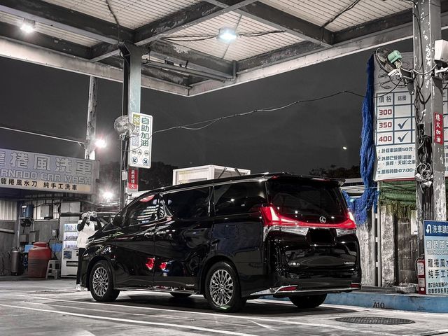 LEXUS凌志 LM300H  第3張相片