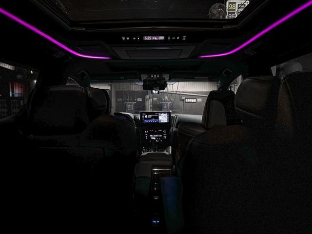 LEXUS凌志 LM300H  第15張相片