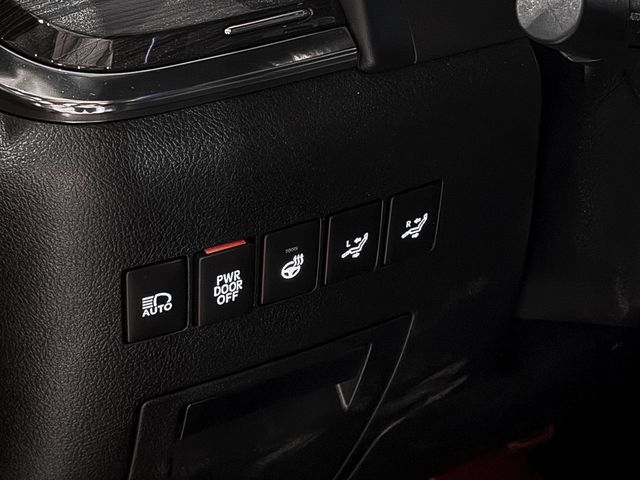 LEXUS凌志 LM300H  第21張相片