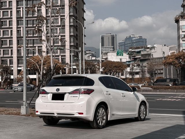 LEXUS凌志 CT200H  第3張相片