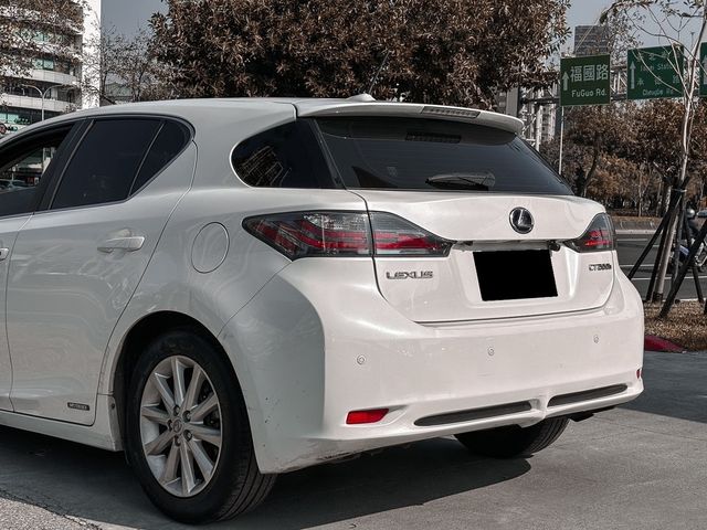 LEXUS凌志 CT200H  第7張相片