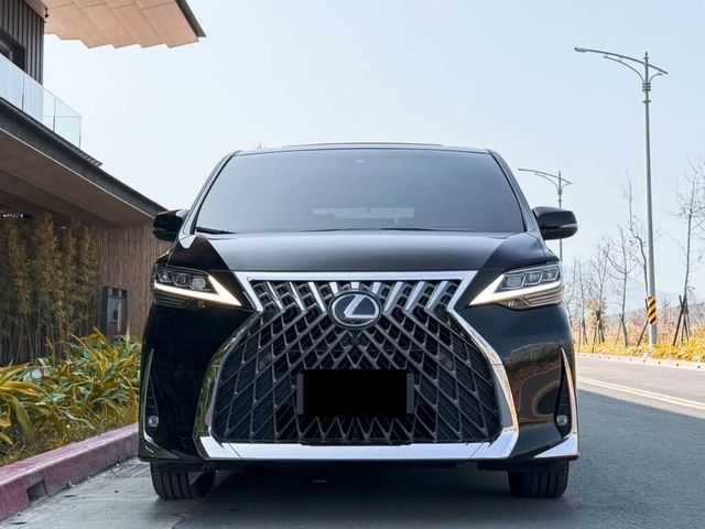 LEXUS凌志 LM300H  第3張相片