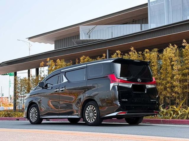 LEXUS凌志 LM300H  第5張相片