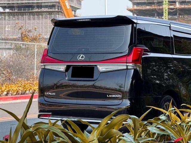 LEXUS凌志 LM300H  第7張相片
