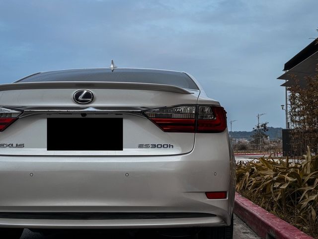 LEXUS凌志 ES300H  第7張相片