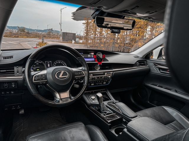 LEXUS凌志 ES300H  第11張相片
