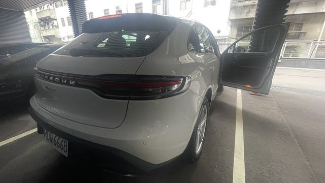 PORSCHE保時捷 MACAN  第9張相片