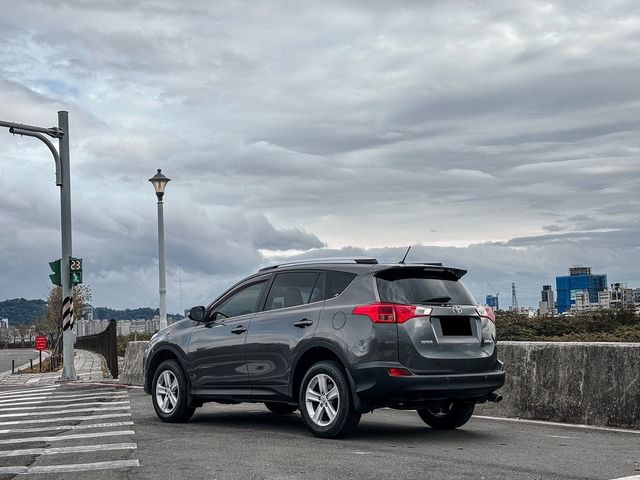 TOYOTA豐田 RAV4  第3張相片