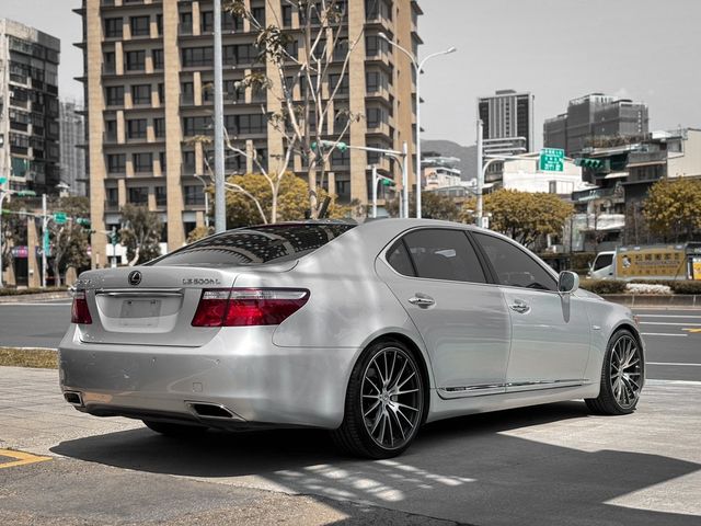 LEXUS凌志 LS600H  第2張相片