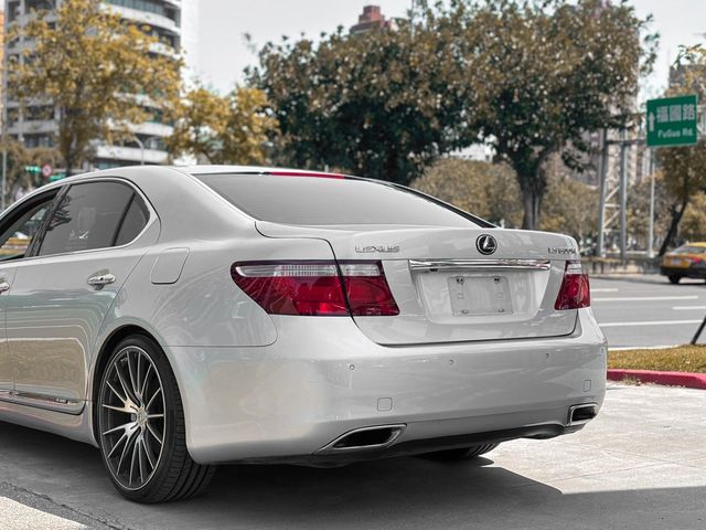 LEXUS凌志 LS600H  第4張相片