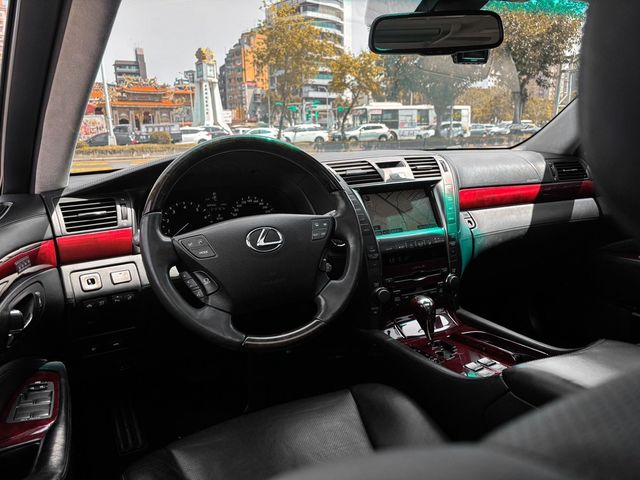LEXUS凌志 LS600H  第9張相片