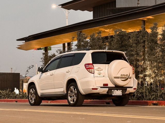 TOYOTA豐田 RAV4  第3張相片