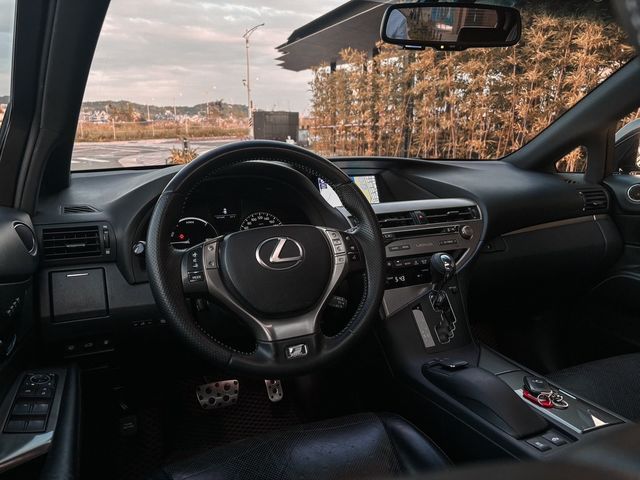 LEXUS凌志 RX450H  第5張相片