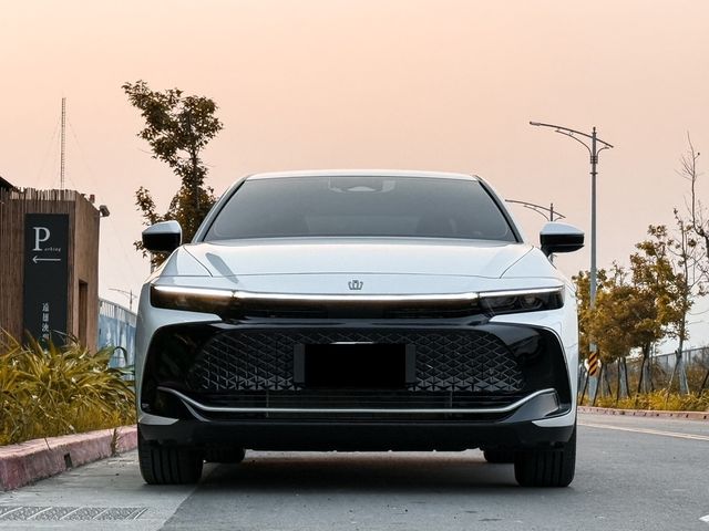 TOYOTA豐田 CROWN  第4張相片