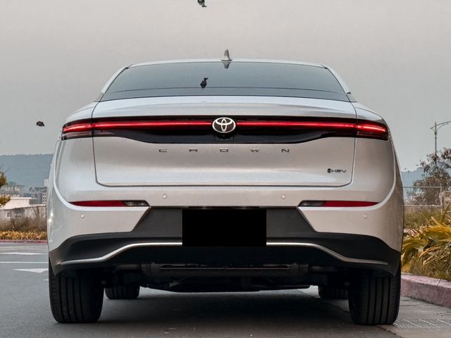 TOYOTA豐田 CROWN  第7張相片